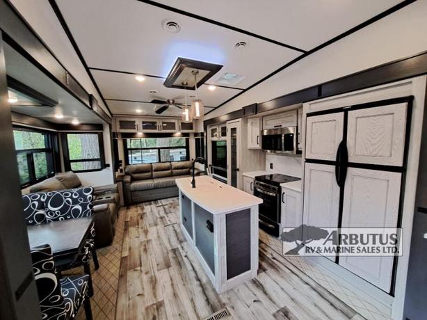 Used 2022 Keystone RV Montana High Country 331RL image 5