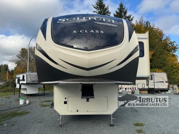 Used 2020 Grand Design Solitude S-Class 3350RL image 2