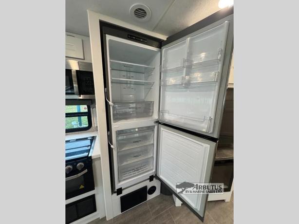 Used 2022 Coachmen RV Mirada 32LS image 7