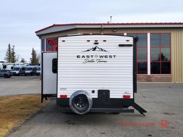 Used 2024 EAST TO WEST Della Terra 262BH image 5