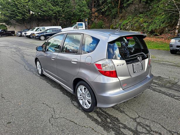 2010 Honda  Fit Sport image 3