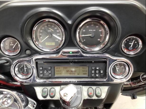 2010 Harley-Davidson Flhtcu Ultra Classic Electra Glide Motorcycle image 5