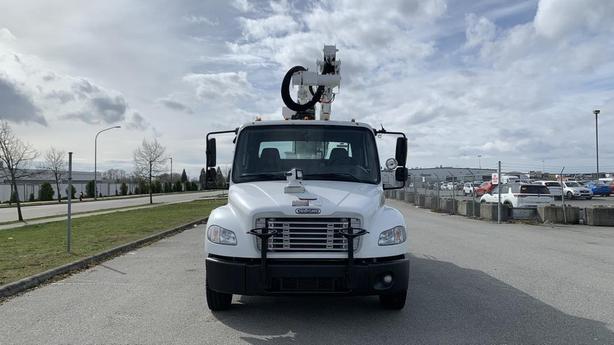2010 Freightliner M2 106 Altec Bucket Truck Diesel With Air Brakes image 3