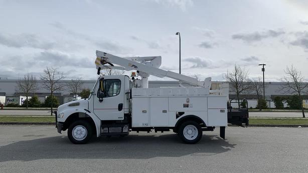 2010 Freightliner M2 106 Altec Bucket Truck Diesel With Air Brakes image 6