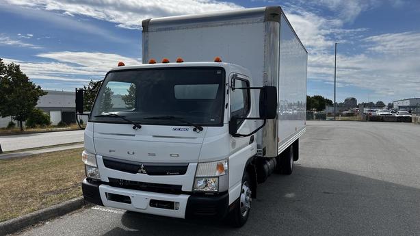 2018 Mitsubishi Fuso FE 14 Foot Cube Van 3 Seater Diesel image 4