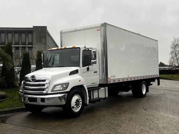 2020 Hino 338 24 Foot Cube Van with Powered Tailgate Diesel image 5