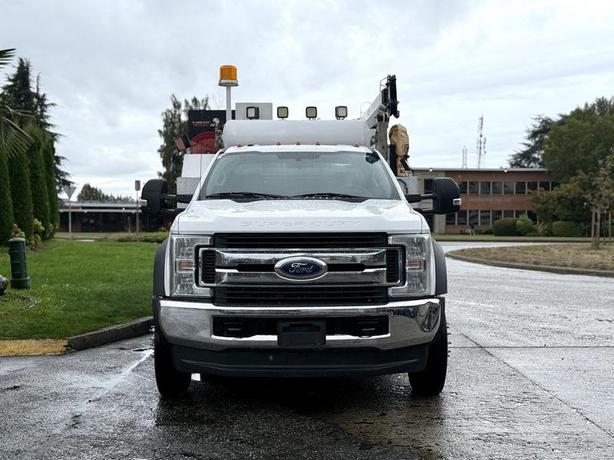 2018 Ford F-550 XLT 4x4 Diesel Service Truck with Tiger Crane image 3