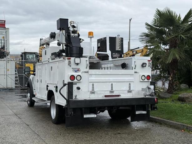 2018 Ford F-550 XLT 4x4 Diesel Service Truck with Tiger Crane image 8