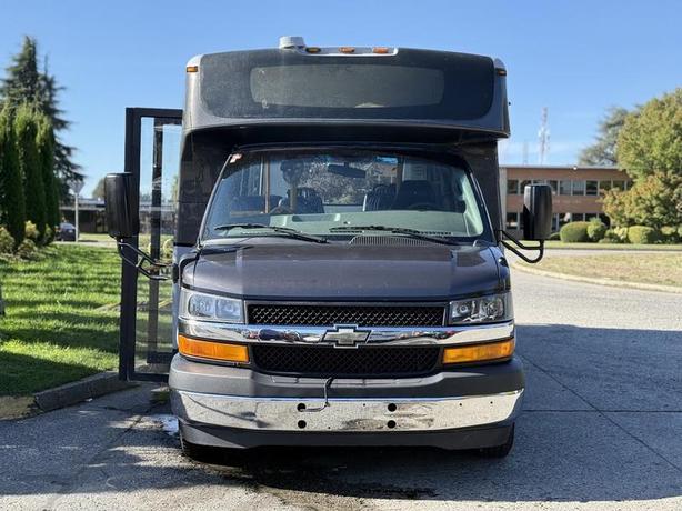 2019 Chevrolet Express 4500 21-Passenger Bus with Wheelchair Lift image 3