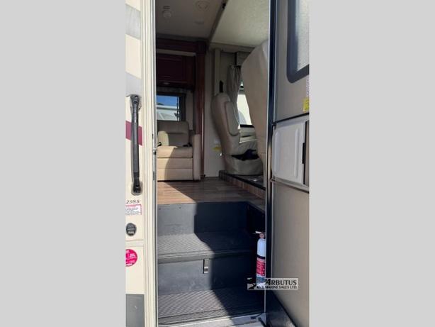 Used 2019 Coachmen RV Pursuit 29SS image 7