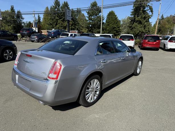 2013 Chrysler 300C AWD image 7