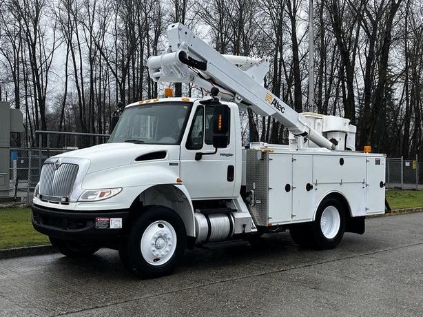 2013 International DuraStar MA025 Altec Bucket Service Truck Air Brakes image 6