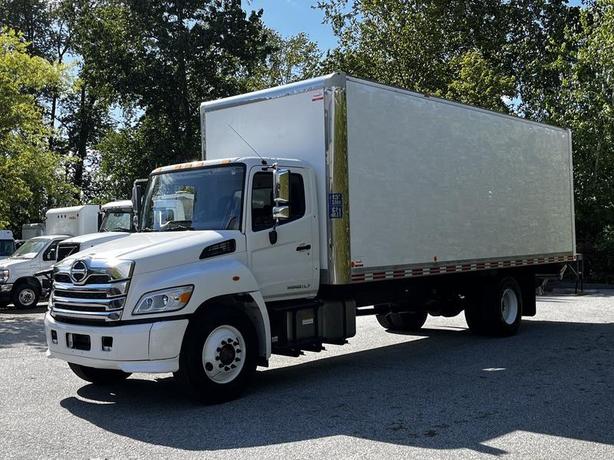 2021 Hino 338 24 Foot Cube Van Diesel with Power Tailgate image 5