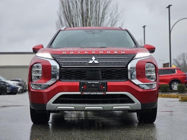 2023 Mitsubishi Outlander image 2