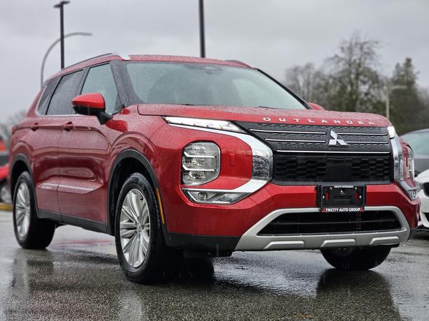 2023 Mitsubishi Outlander image 3