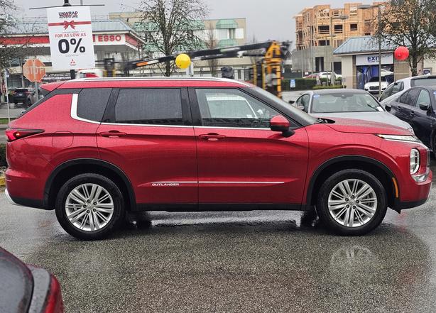 2023 Mitsubishi Outlander image 4