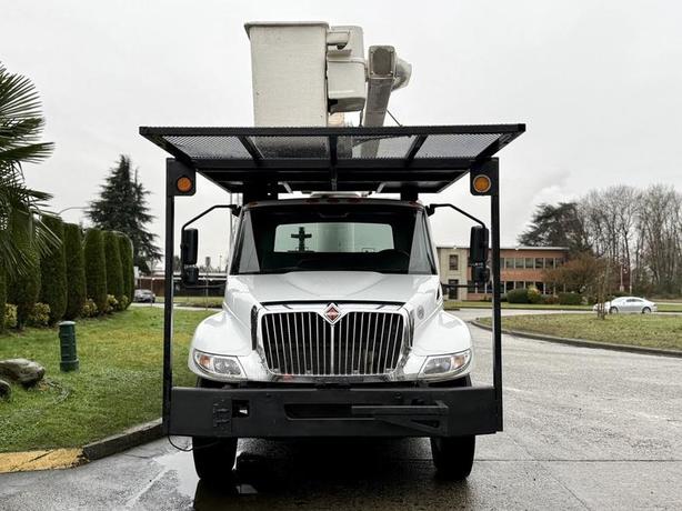 2020 International MV607 Cummins Terex Bucket Truck with Dumping Service Body image 3