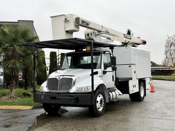 2020 International MV607 Cummins Terex Bucket Truck with Dumping Service Body image 4