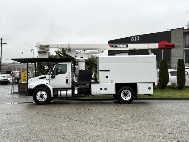 2020 International MV607 Cummins Terex Bucket Truck with Dumping Service Body image 5