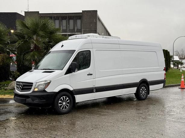 2016 Mercedes-Benz Sprinter 2500 ThermoKing Reefer Cargo Van image 5