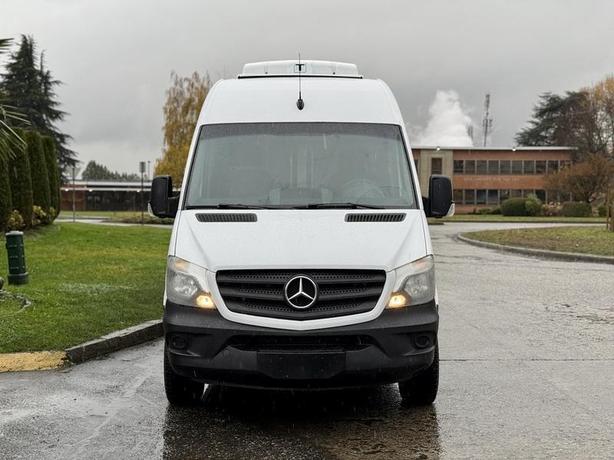 2016 Mercedes-Benz Sprinter 2500 ThermoKing Reefer Cargo Van image 3
