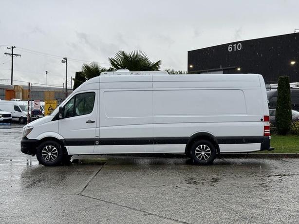2016 Mercedes-Benz Sprinter 2500 ThermoKing Reefer Cargo Van image 6