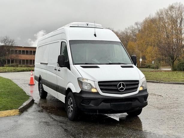 2016 Mercedes-Benz Sprinter 2500 ThermoKing Reefer Cargo Van image 2