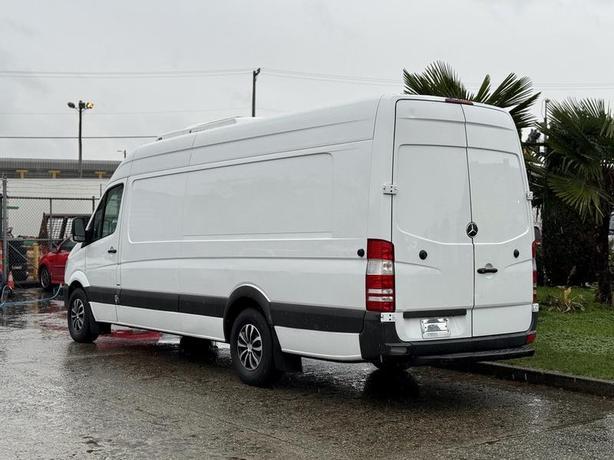 2016 Mercedes-Benz Sprinter 2500 ThermoKing Reefer Cargo Van image 7