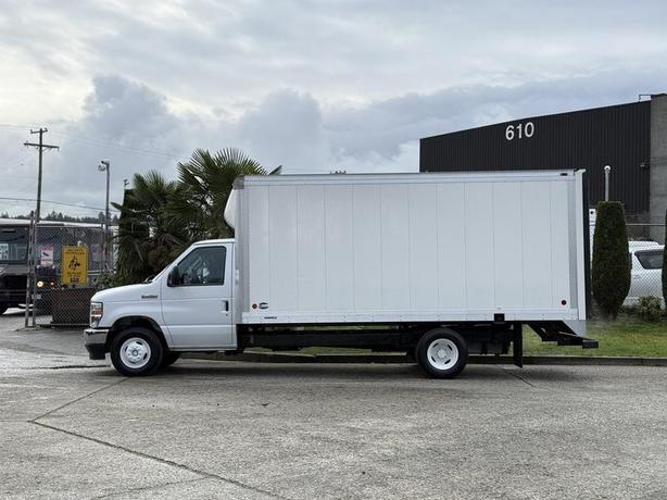 2022 Ford E-450 16 Foot Cube Van with Loading Ramp image 6