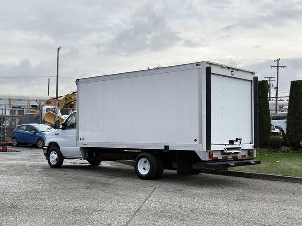 2022 Ford E-450 16 Foot Cube Van with Loading Ramp image 7