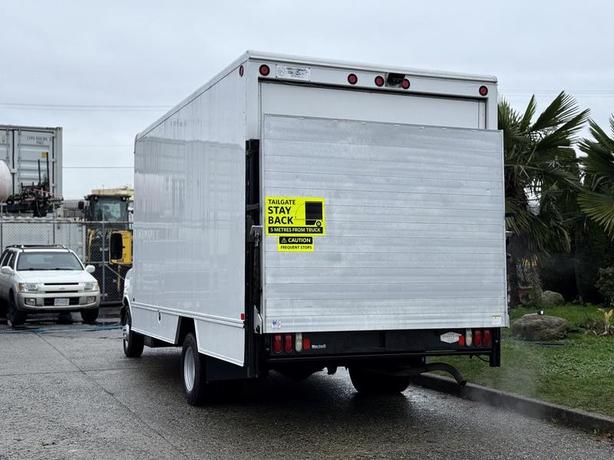 2008 Chevrolet Express 3500 16-Foot Cube Van with Power Tommy Lift Gate image 8