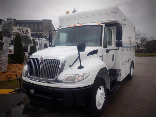 2010 International 4400 Service Work Shop Truck Diesel image 2