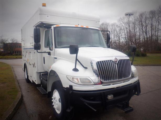 2010 International 4400 Service Work Shop Truck Diesel image 4