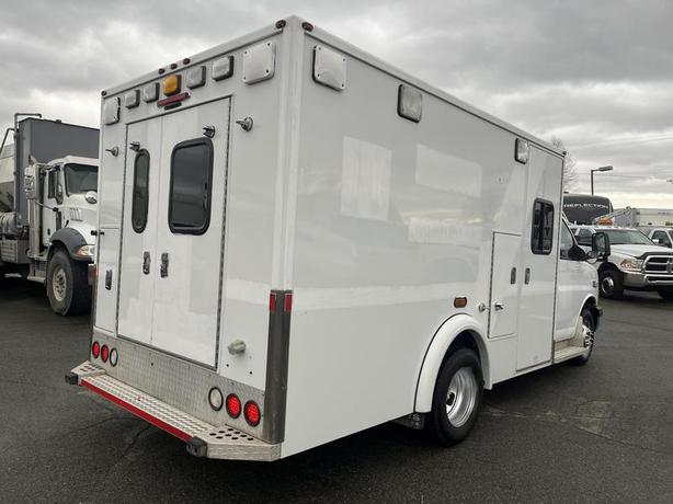 2016 Chevrolet Express G3500 Cube Van Ex Ambulance image 5