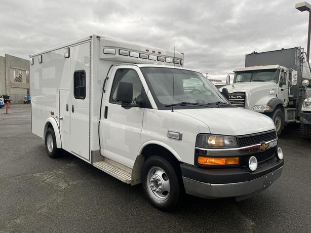 2016 Chevrolet Express G3500 Cube Van Ex Ambulance image 7