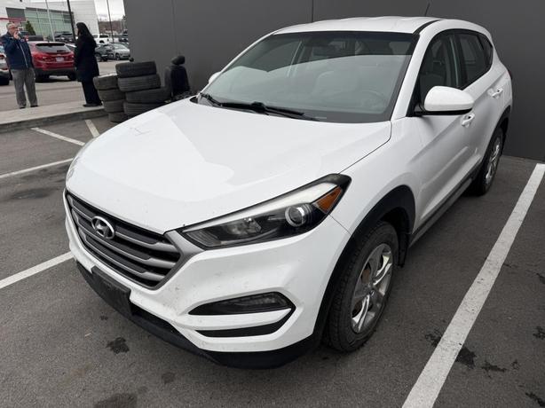 2017 Hyundai Tucson Base KEYLESS ENTRY! POWER OPTIONS! BACKUP CAMERA! image 2