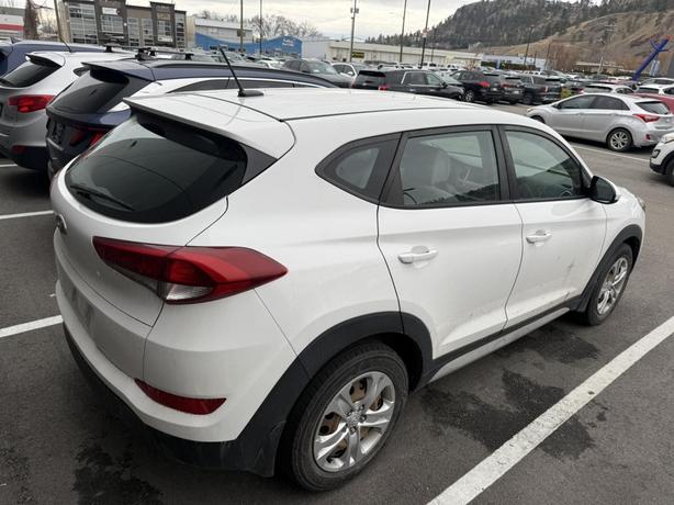 2017 Hyundai Tucson Base KEYLESS ENTRY! POWER OPTIONS! BACKUP CAMERA! image 3
