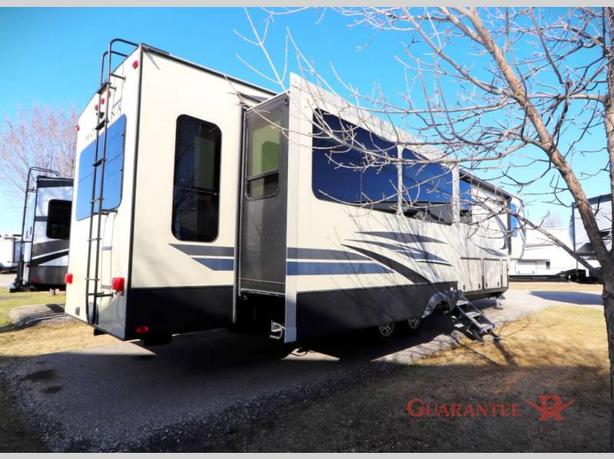 Used 2018 Keystone RV Montana High Country 384BR image 5