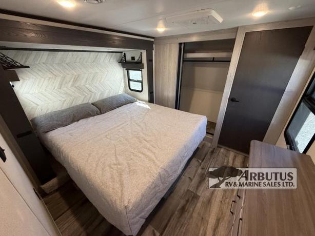 Used 2024 Keystone RV Montana High Country 381TB image 7