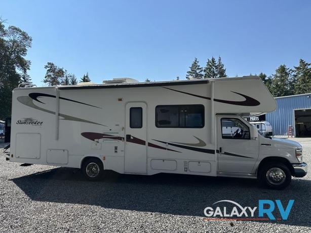 Used 2010 Forest River RV Sunseeker 2860DSFord image 3