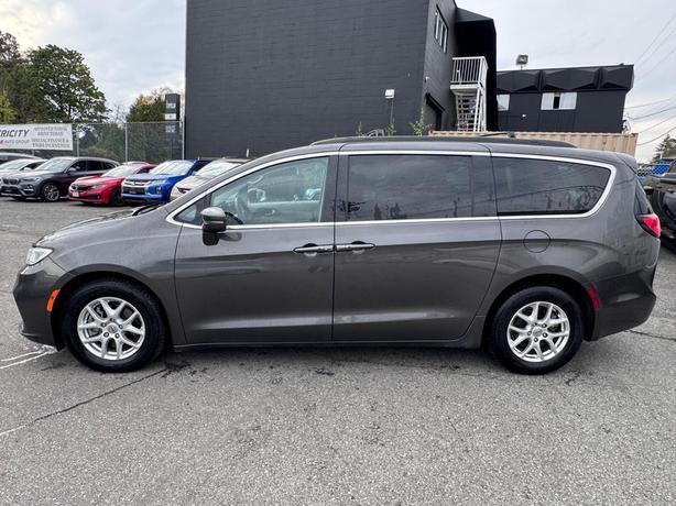 2022 Chrysler Pacifica Touring L - Parking Sensors, Leather, Heated Seats image 3