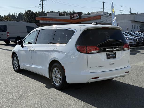 2024 Chrysler Grand Caravan SXT - No Accidents, BC Local & 3rd Row Seats image 8