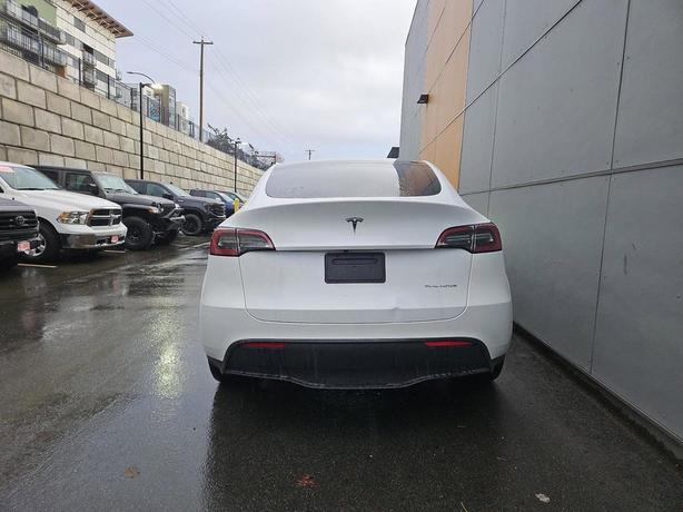 2023 Tesla Model Y Long Range AWD | GPS Navigation! image 5
