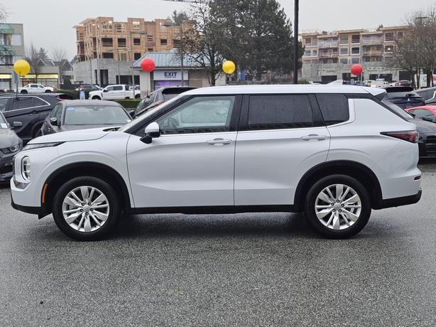 2025 Mitsubishi Outlander image 3