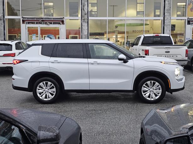 2025 Mitsubishi Outlander image 7