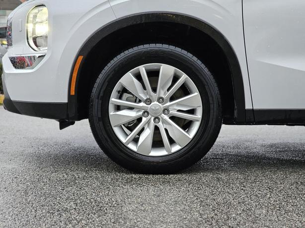 2025 Mitsubishi Outlander image 8