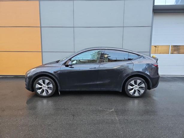 2024 Tesla Model Y Long Range AWD | GPS Navigation | Heated Seats! image 3