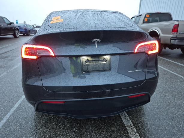 2024 Tesla Model Y Long Range AWD | GPS Navigation | Heated Seats! image 6
