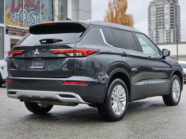 2024 Mitsubishi Outlander LE - One Owner, Navigation, Heated Steering Wheel image 5