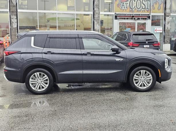 2025 Mitsubishi Outlander PHEV LE - No Accidents, One Owner, Navigation image 4